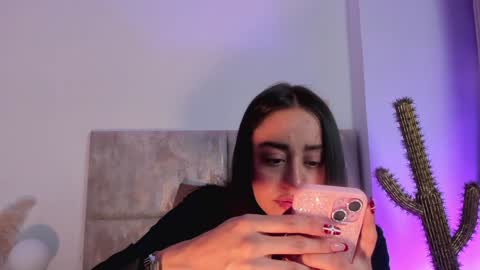 Snapshot of nora_dasilva chatting on 21, 12, 2024 Nora Da Silva online show from 21, 12, 2024