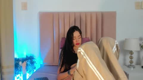 Snapshot of nora_dasilva chatting on 11, 1, 2025 Nora Da Silva online show from 11, 1, 2025