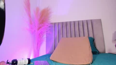 Snapshot of nora_dasilva chatting on 16, 1, 2025 Nora Da Silva online show from 16, 1, 2025
