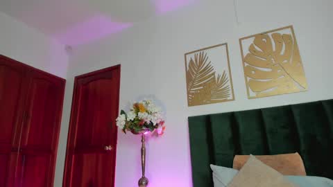 Snapshot of nora_dasilva chatting on 25, 2, 2025 Nora Da Silva online show from 25, 2, 2025