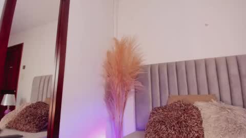 Snapshot of nora_dasilva chatting on 27, 2, 2025 Nora Da Silva online show from 27, 2, 2025