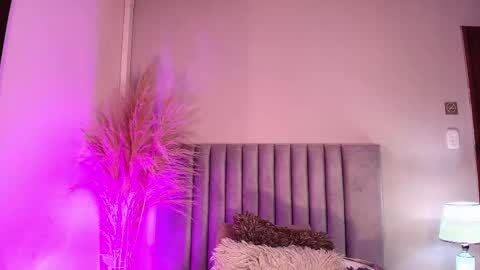 Snapshot of nora_dasilva chatting on 10, 9, 2025 Nora Da Silva online show from 10, 9, 2025