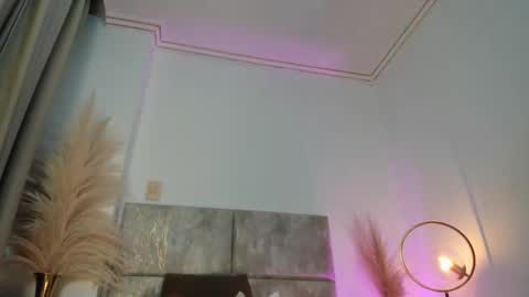 Snapshot of nora_dasilva chatting on 4, 10, 2025 Nora Da Silva online show from 4, 10, 2025