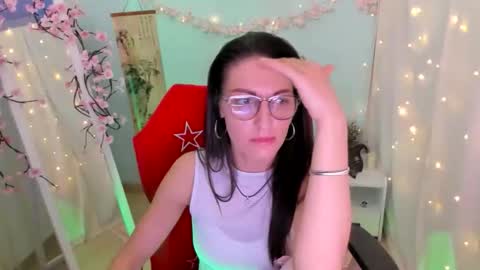 Nora online show from 12, 4, 2026