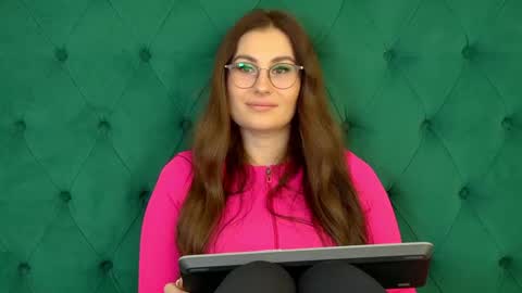 NoraFoxes online show from 8, 1, 2026