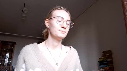 Snapshot of norinebaeza chatting on 12, 10, 2025 Lola online show from 12, 10, 2025