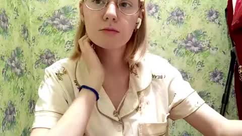 Snapshot of norinebaeza chatting on 27, 10, 2025 Lola online show from 27, 10, 2025