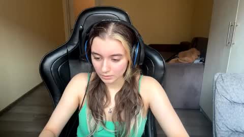 Elena online show from 6, 4, 2026