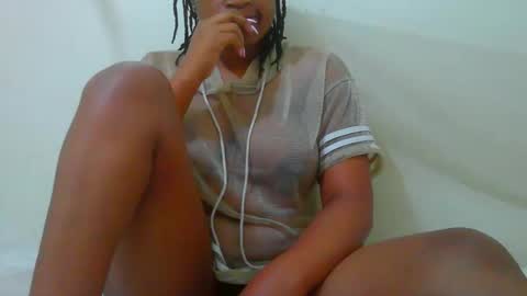 Snapshot of notoy1 chatting on 2, 10, 2025 notoy1 online show from 2, 10, 2025