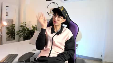 Snapshot of novawheeler chatting on 20, 2, 2025 Nova online show from 20, 2, 2025