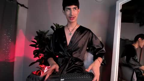 Snapshot of novawheeler chatting on 19, 10, 2025 Nova online show from 19, 10, 2025