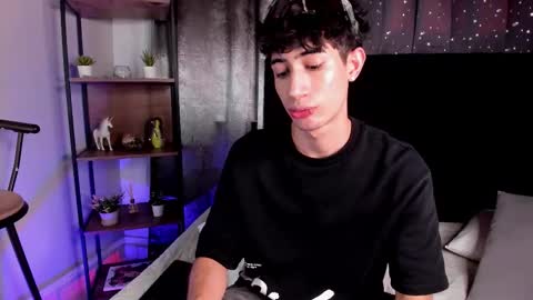 Snapshot of novawheeler chatting on 30, 10, 2025 Nova online show from 30, 10, 2025