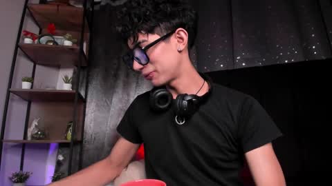 Snapshot of novawheeler chatting on 21, 11, 2025 Nova online show from 21, 11, 2025