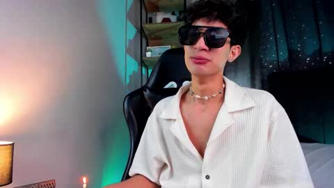 Snapshot of novawheeler chatting on 23, 11, 2025 Nova online show from 23, 11, 2025