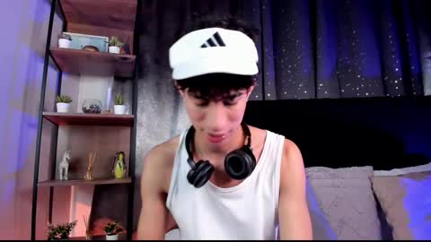 Snapshot of novawheeler chatting on 27, 11, 2025 Nova online show from 27, 11, 2025