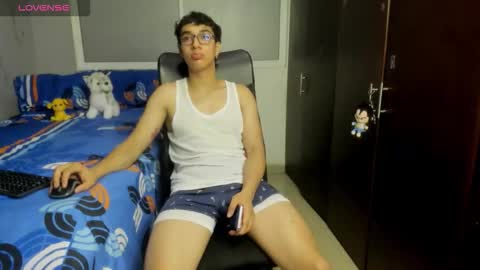 Snapshot of noxx_stark chatting on 11, 11, 2025 Noxx online show from 11, 11, 2025