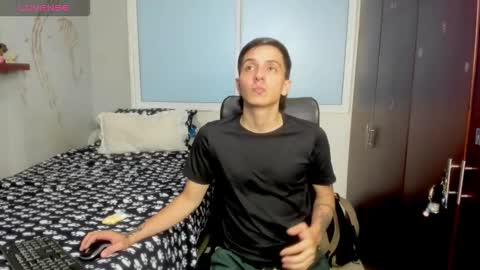 Snapshot of noxx_stark chatting on 22, 11, 2025 Noxx online show from 22, 11, 2025