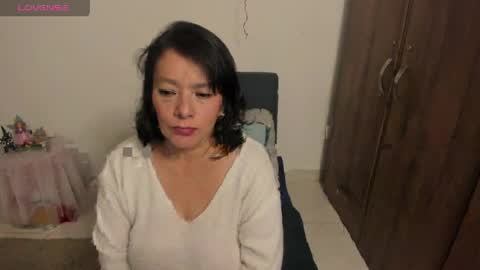 nuit_rose online show from 8, 4, 2026