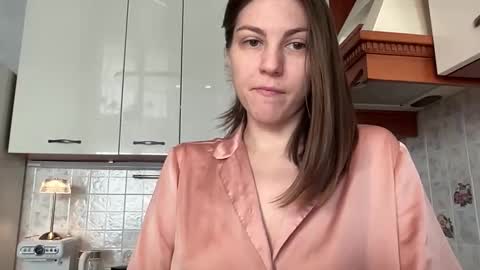 Snapshot of nursedoll chatting on 16, 9, 2025 Ema online show from 16, 9, 2025