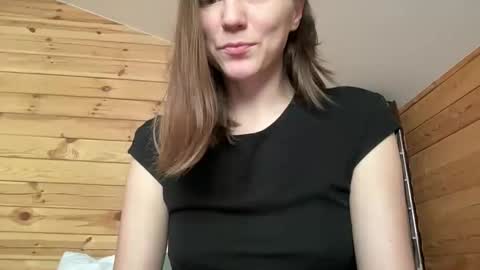 Snapshot of nursedoll chatting on 5, 11, 2025 Ema online show from 5, 11, 2025