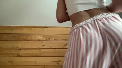 Snapshot of nursedoll chatting on 9, 11, 2025 Ema online show from 9, 11, 2025