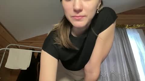 Snapshot of nursedoll chatting on 18, 12, 2025 Ema online show from 18, 12, 2025