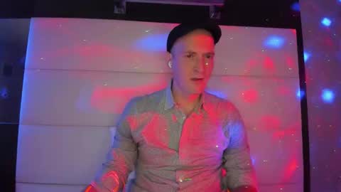 Snapshot of nyhudsonvalleyfun chatting on 17, 12, 2025 HudsonValleyNYfun online show from 17, 12, 2025