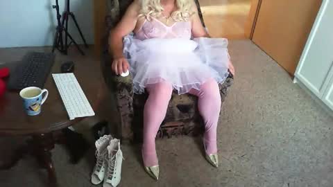 Snapshot of nyloniasau chatting on 11, 10, 2025 Strumpfhose online show from 11, 10, 2025