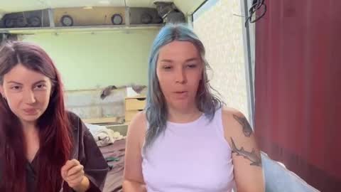 Creamy Grapefruit online show from 31, 10, 2025