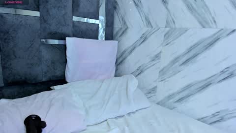 xionela gates online show from 13, 1, 2025