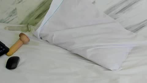 xionela gates online show from 26, 1, 2025