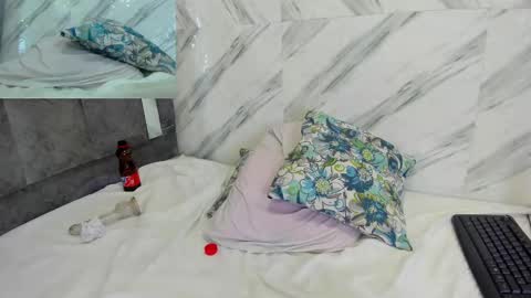 xionela gates online show from 28, 2, 2025