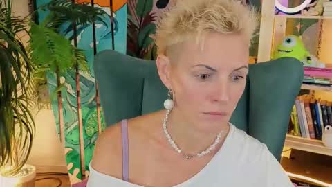 nymphvariety online show from 19, 9, 2025