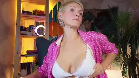 nymphvariety online show from 5, 10, 2025