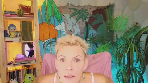 nymphvariety online show from 11, 10, 2025