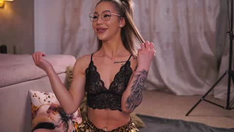 Snapshot of nyrobinova chatting on 29, 1, 2025 nyrobinova online show from 29, 1, 2025