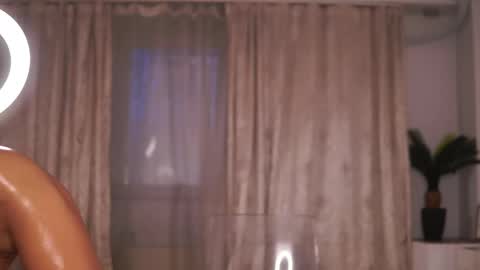 Snapshot of nyrobinova chatting on 28, 2, 2025 nyrobinova online show from 28, 2, 2025