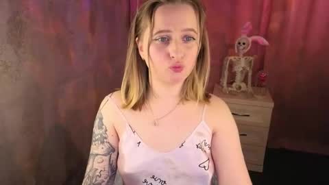 Snapshot of ocean_eyes_bb chatting on 18, 5, 2026 Lili 3 online show from 18, 5, 2026