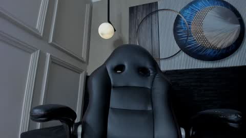 independent model online show from 12, 12, 2024