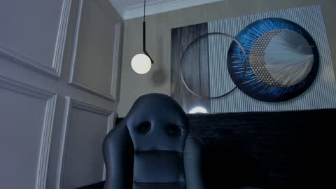 independent model online show from 10, 1, 2025