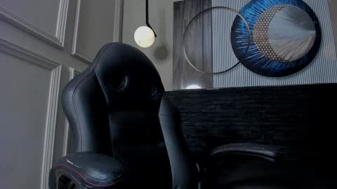 independent model online show from 13, 1, 2025