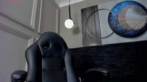 independent model online show from 31, 1, 2025