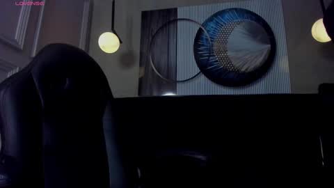 independent model online show from 12, 3, 2025