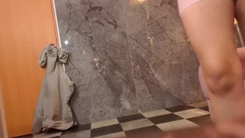 Snapshot of odette_b chatting on 9, 11, 2025 odette_b online show from 9, 11, 2025