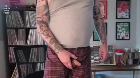 Snapshot of office_dad chatting on 14, 12, 2025 Office Dad online show from 14, 12, 2025