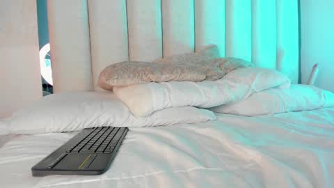 Holly online show from 27, 12, 2024