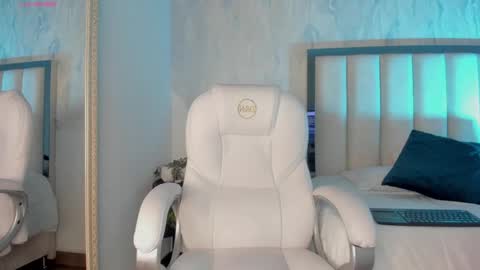 Holly online show from 13, 1, 2025