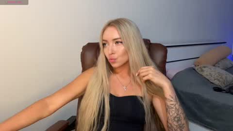 Snapshot of ohmyemma chatting on 17, 6, 2026 Emma online show from 17, 6, 2026
