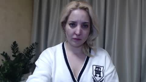 Snapshot of ohsweetmari chatting on 13, 2, 2025 Mari online show from 13, 2, 2025