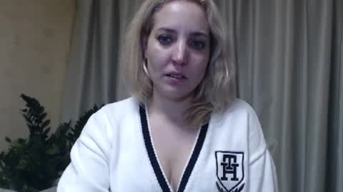 Snapshot of ohsweetmari chatting on 5, 3, 2025 Mari online show from 5, 3, 2025